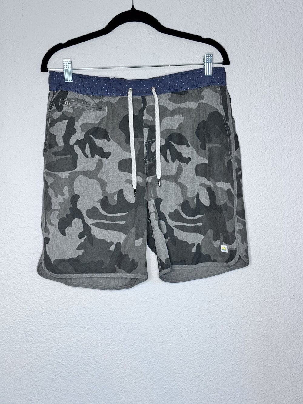 Vuori Men's Banks Shorts Size L Camo Gray 7 Inch Drawstring Pockets Athletic Gym